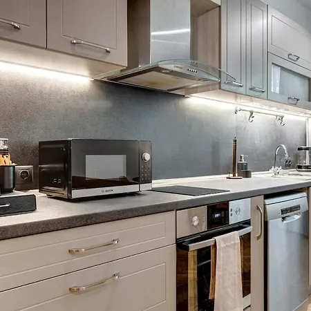 Spacious 2br Family Flat Next To Borisova Garden Apartment
