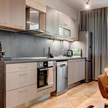 Spacious 2br Family Flat Next To Borisova Garden Διαμέρισμα *